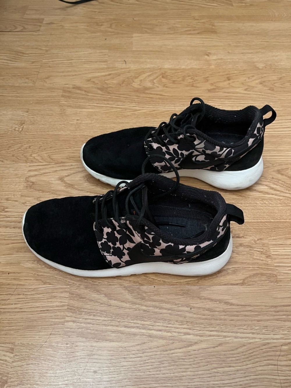Nike x Liberty of London Floral Roshe Sneakers